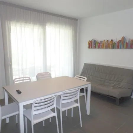Seaside With A Charming Garden Apartamento